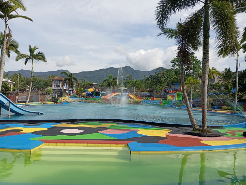 Waterboom Tirta Sumber Jaya Cipangalun
